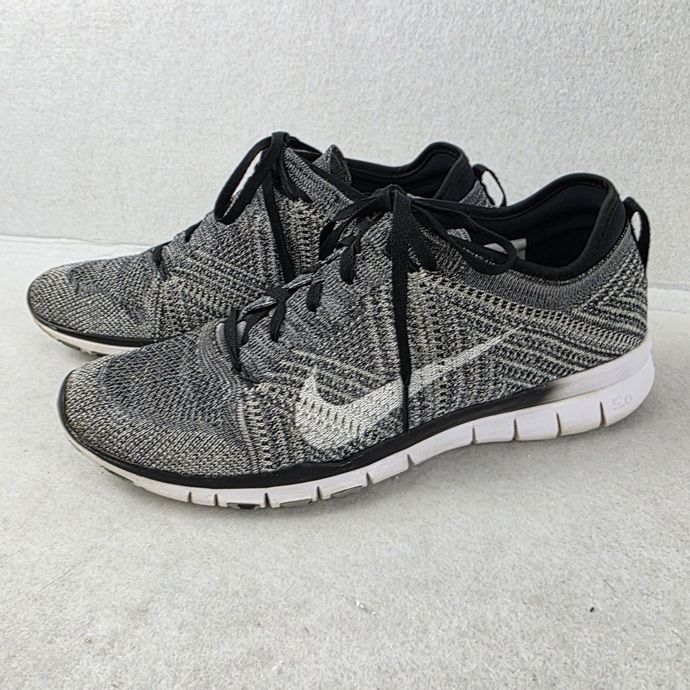 Nike Free TR 5.0 Flyknit Womens 9.5 Oreo Black Gray 718785-001 Running Shoes